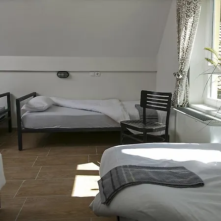 Varad Hostel *